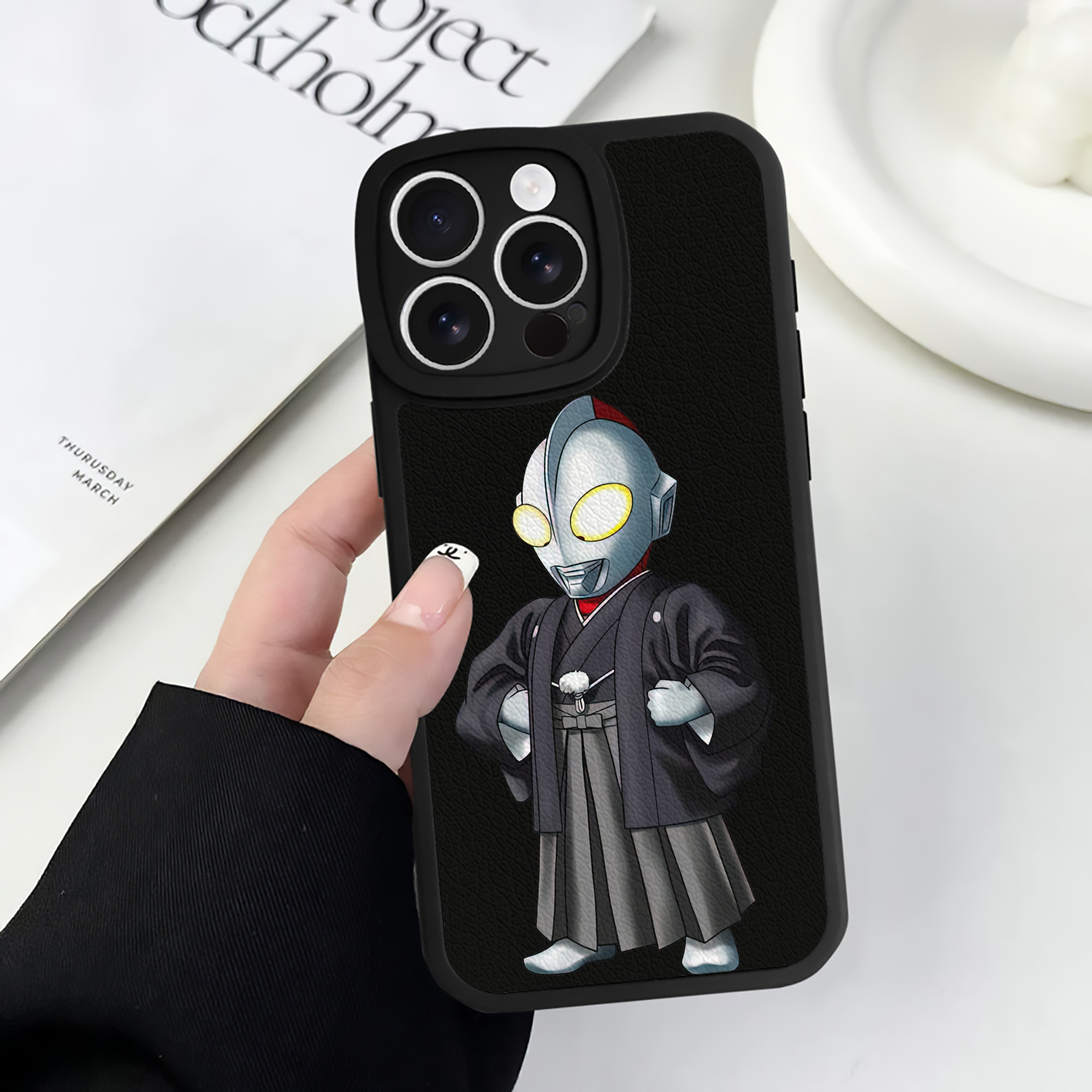 （画像用） ウルトラマン Ultraman 【iPhone 16シリーズ対応】シリコンスマホケース（レザー調） 材質：シリコン